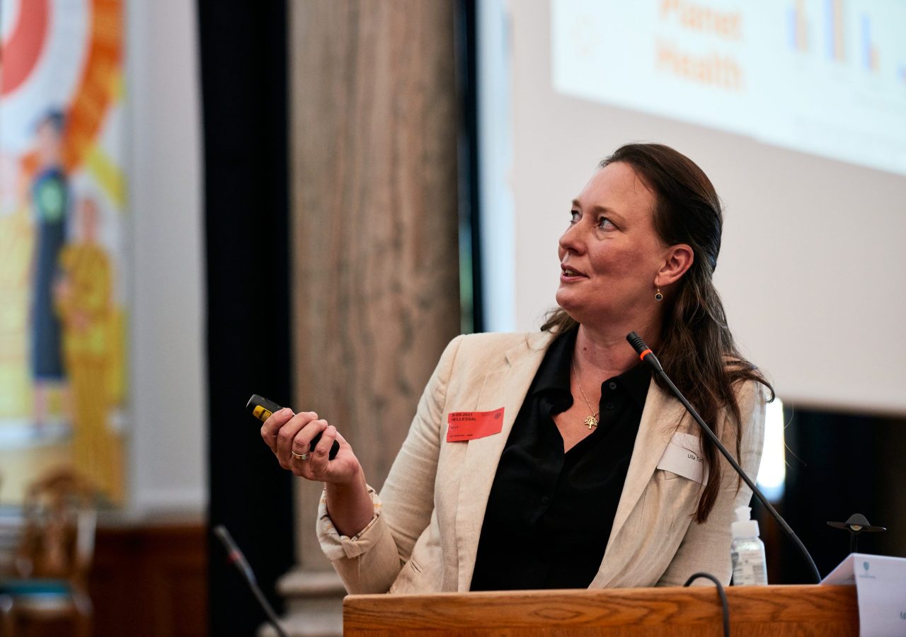 Ulla Toft er klinisk professor i Sundhedsfremme og Forebyggelse og holdt oplæg på DVF's konference. Foto: Peder Bjerring